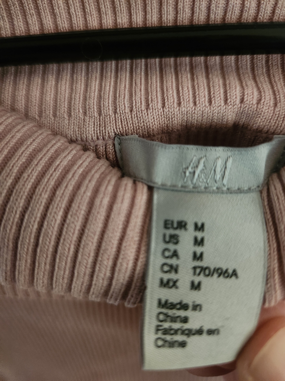 H&M Ribbed Off-the-Shoulder Sweater in Light Pink - Picture 2 of 2